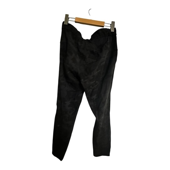 Lululemon On The Fly Pant - Picture 2 of 7